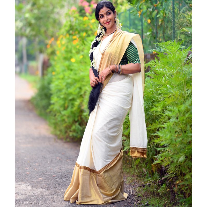 Kasavu Set Saree Tissue Weave with Golden Tissue Hand work thumbnail 1