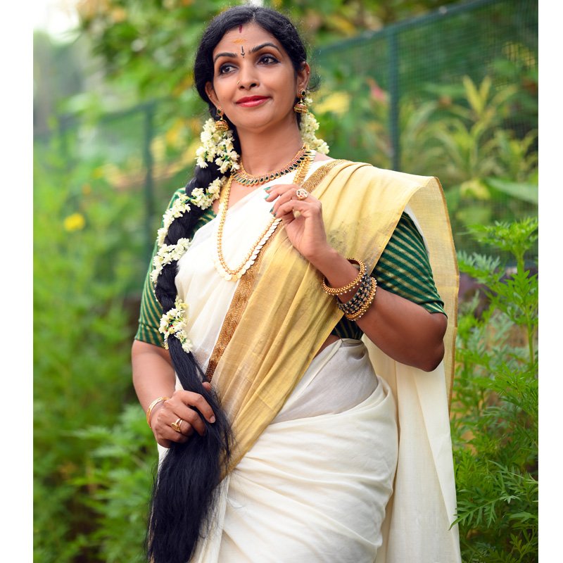 Kasavu Set Saree Tissue Weave with Golden Tissue Hand work thumbnail 4